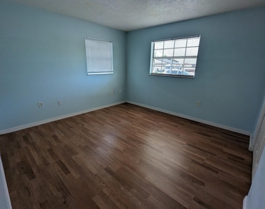 2443 Mercury Drive - Photo Thumbnail 11
