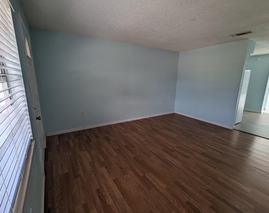 2443 Mercury Drive - Photo Thumbnail 2