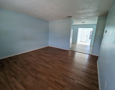 2443 Mercury Drive - Photo Thumbnail 3
