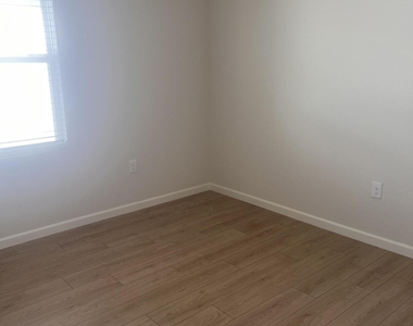 1654 Garabaldi Circle Se - Photo Thumbnail 10
