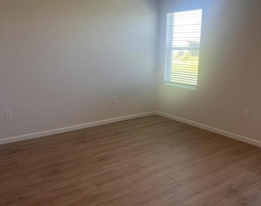 1654 Garabaldi Circle Se - Photo Thumbnail 6