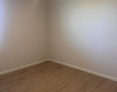 1654 Garabaldi Circle Se - Photo Thumbnail 9