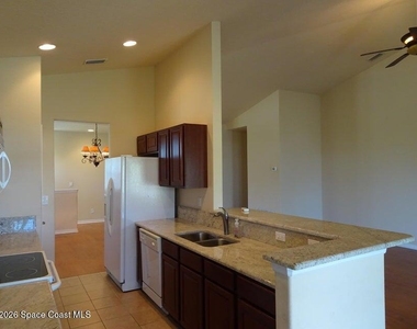 1020 Venetian Drive - Photo Thumbnail 2