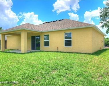 8966 101st Avenue - Photo Thumbnail 2