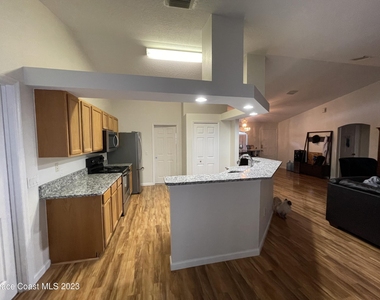 1738 Loquat Court Nw - Photo Thumbnail 9