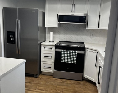 1003 Ashley Avenue - Photo Thumbnail 6