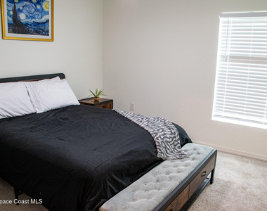 593 Haleybury Street Sw - Photo Thumbnail 8