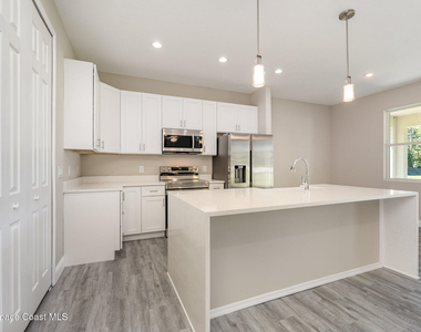 3187 Topsey Avenue Se - Photo Thumbnail 3