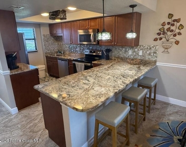 7520 Ridgewood Avenue - Photo Thumbnail 2