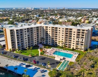 7520 Ridgewood Avenue - Photo Thumbnail 12