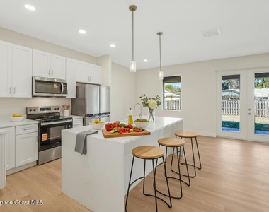 1319 Schneider Street Sw - Photo Thumbnail 2