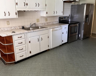 1601 Virginia Drive - Photo Thumbnail 4