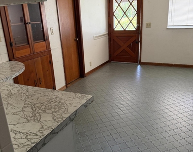 1601 Virginia Drive - Photo Thumbnail 7