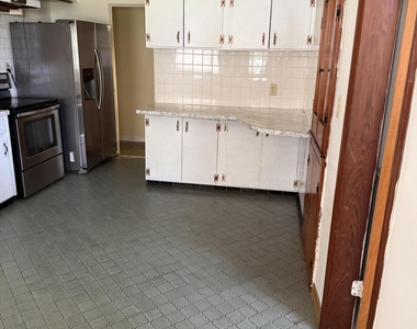 1601 Virginia Drive - Photo Thumbnail 6