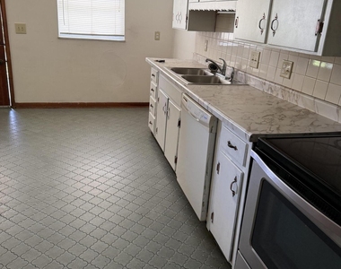 1601 Virginia Drive - Photo Thumbnail 5