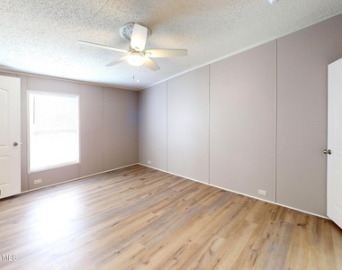 709 Lark Drive - Photo Thumbnail 17