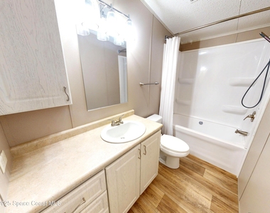 709 Lark Drive - Photo Thumbnail 13