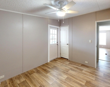 709 Lark Drive - Photo Thumbnail 28