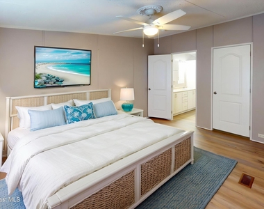 709 Lark Drive - Photo Thumbnail 16