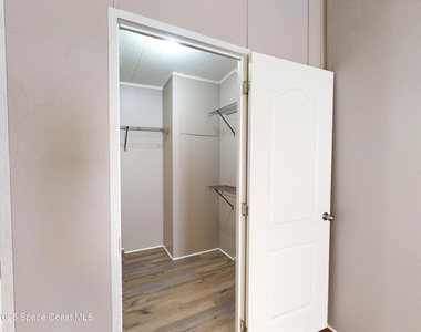 709 Lark Drive - Photo Thumbnail 18
