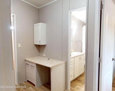709 Lark Drive - Photo Thumbnail 24