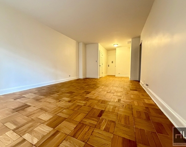East 55 Street - Photo Thumbnail 1