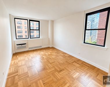 East 79th Street - Photo Thumbnail 2