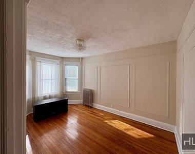 Mclean Avenue - Photo Thumbnail 1