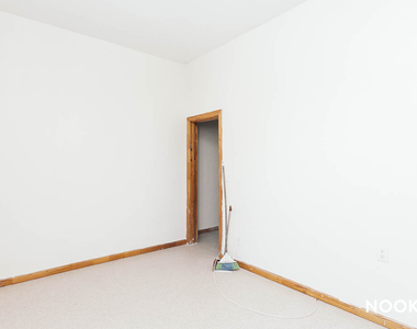 206 Scholes St - Photo Thumbnail 6