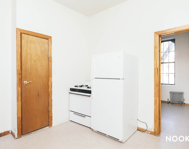 206 Scholes St - Photo Thumbnail 2