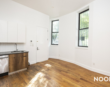 483 Evergreen Ave - Photo Thumbnail 2