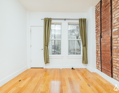31 Montrose Ave - Photo Thumbnail 7