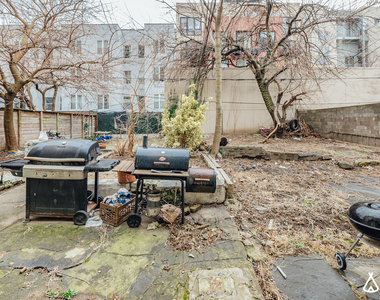 31 Montrose Ave - Photo Thumbnail 4