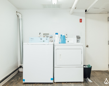 31 Montrose Ave - Photo Thumbnail 8