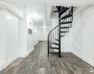 31 Montrose Ave - Photo Thumbnail 2