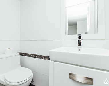 31 Montrose Ave - Photo Thumbnail 1