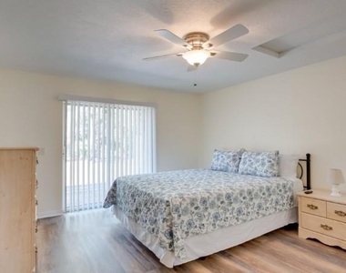 1920 Nw 12th Avenue - Photo Thumbnail 11