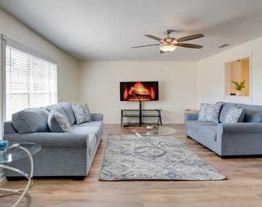 1920 Nw 12th Avenue - Photo Thumbnail 1