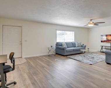 1920 Nw 12th Avenue - Photo Thumbnail 3