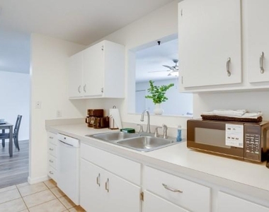 1920 Nw 12th Avenue - Photo Thumbnail 7