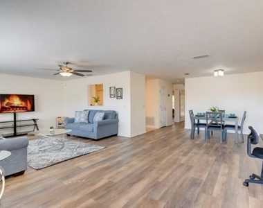 1920 Nw 12th Avenue - Photo Thumbnail 2
