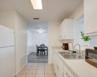 1920 Nw 12th Avenue - Photo Thumbnail 10