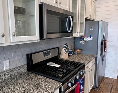 221 Asterbrooke Drive - Photo Thumbnail 11