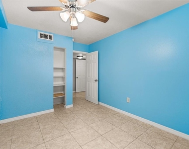 910 Lake Destiny Road - Photo Thumbnail 17