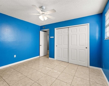 910 Lake Destiny Road - Photo Thumbnail 7