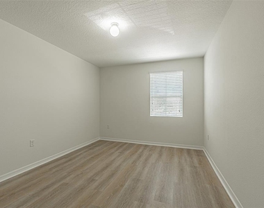 10536 Whispering Hammock Drive - Photo Thumbnail 19
