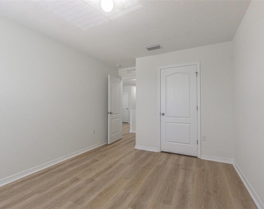 10536 Whispering Hammock Drive - Photo Thumbnail 18