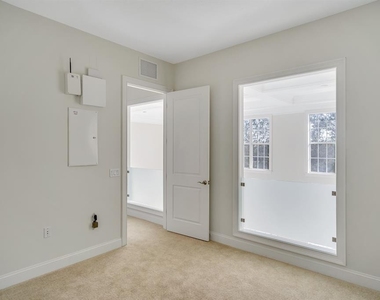 390 Newbury Place N - Photo Thumbnail 30