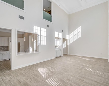 390 Newbury Place N - Photo Thumbnail 4