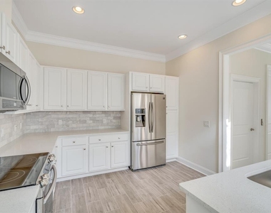 390 Newbury Place N - Photo Thumbnail 12
